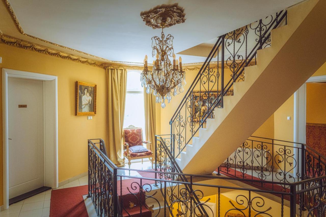 Vila Rococo Belgrado Buitenkant foto