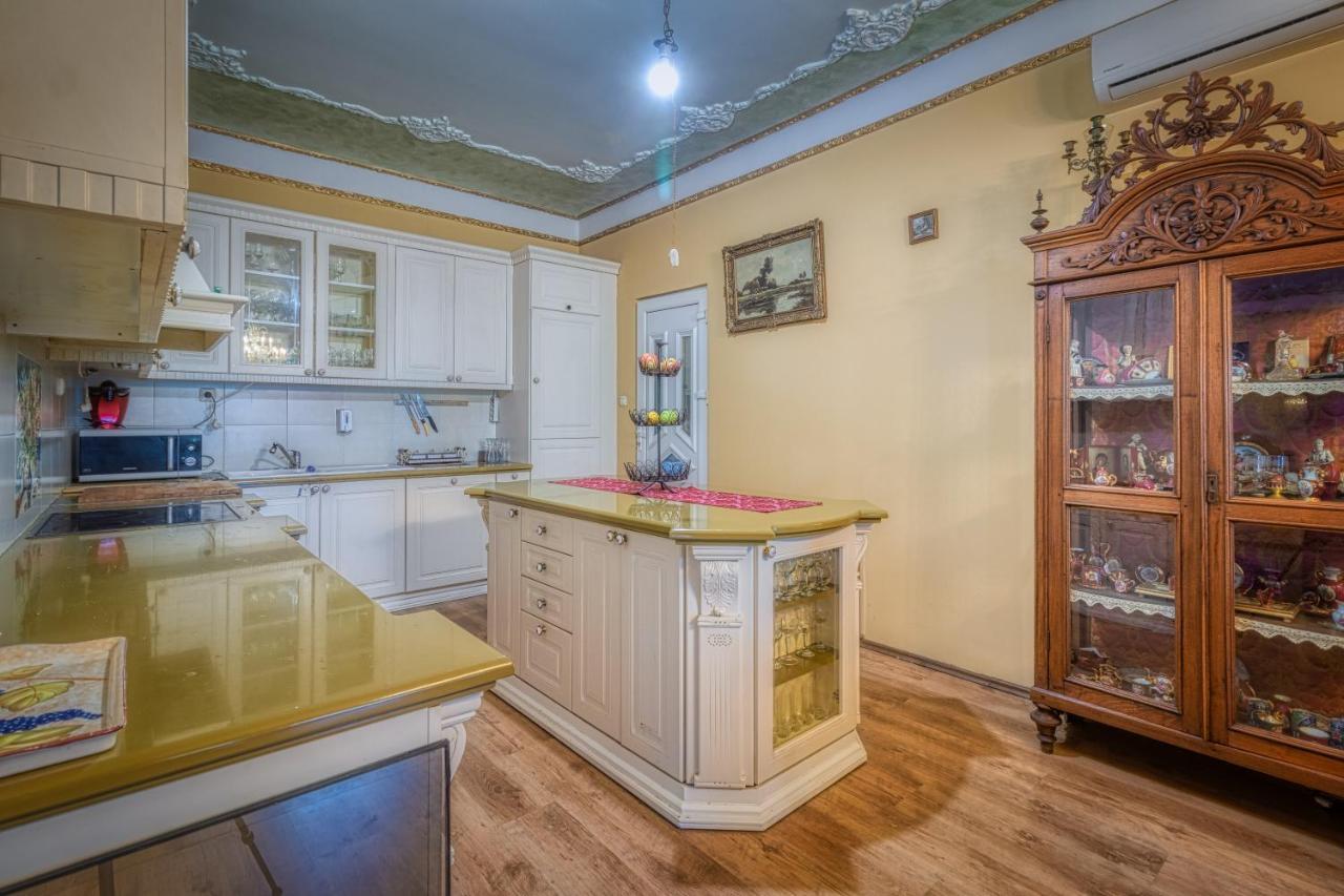 Vila Rococo Belgrado Buitenkant foto